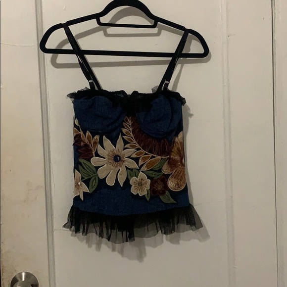 Beautiful vintage piece!! Hot for summer!! - Picture 2 of 4
